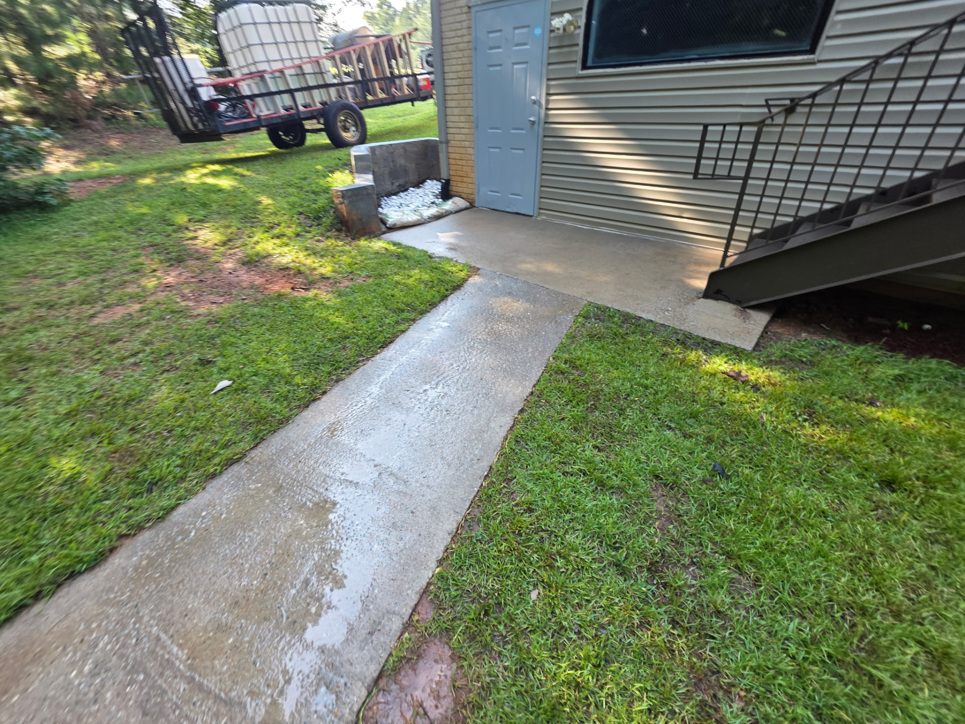 Walkway & Entry Pad Wash before and after pressure washing